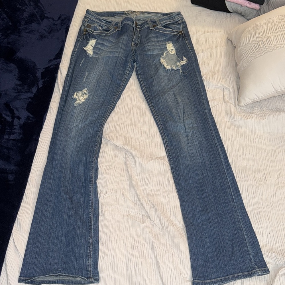 Medium washed ripped jeans